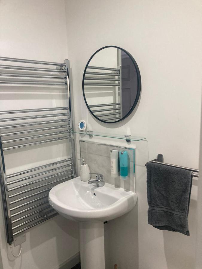 Lancing Apartments - Spacious 2 Bed - Sleeps 6 - Burnham Village Slough Exterior photo